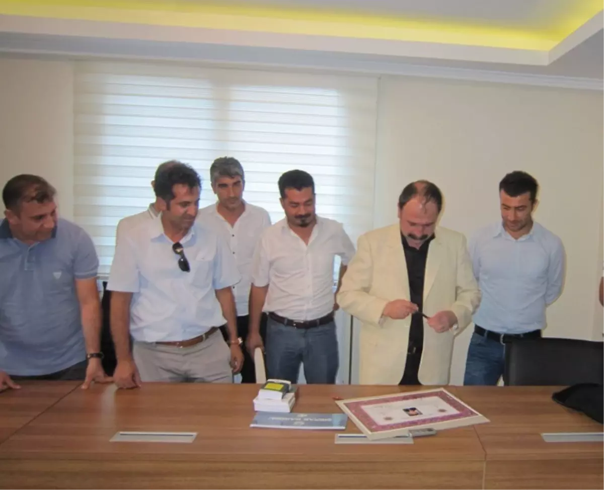 Avukat Babat Mazbatasını Alarak Şırnak Barosu'na Katıldı