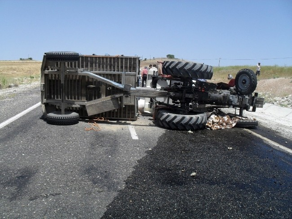 Çemişgezek\'te Trafik Kazası: 1 Ölü, 2 Yaralı