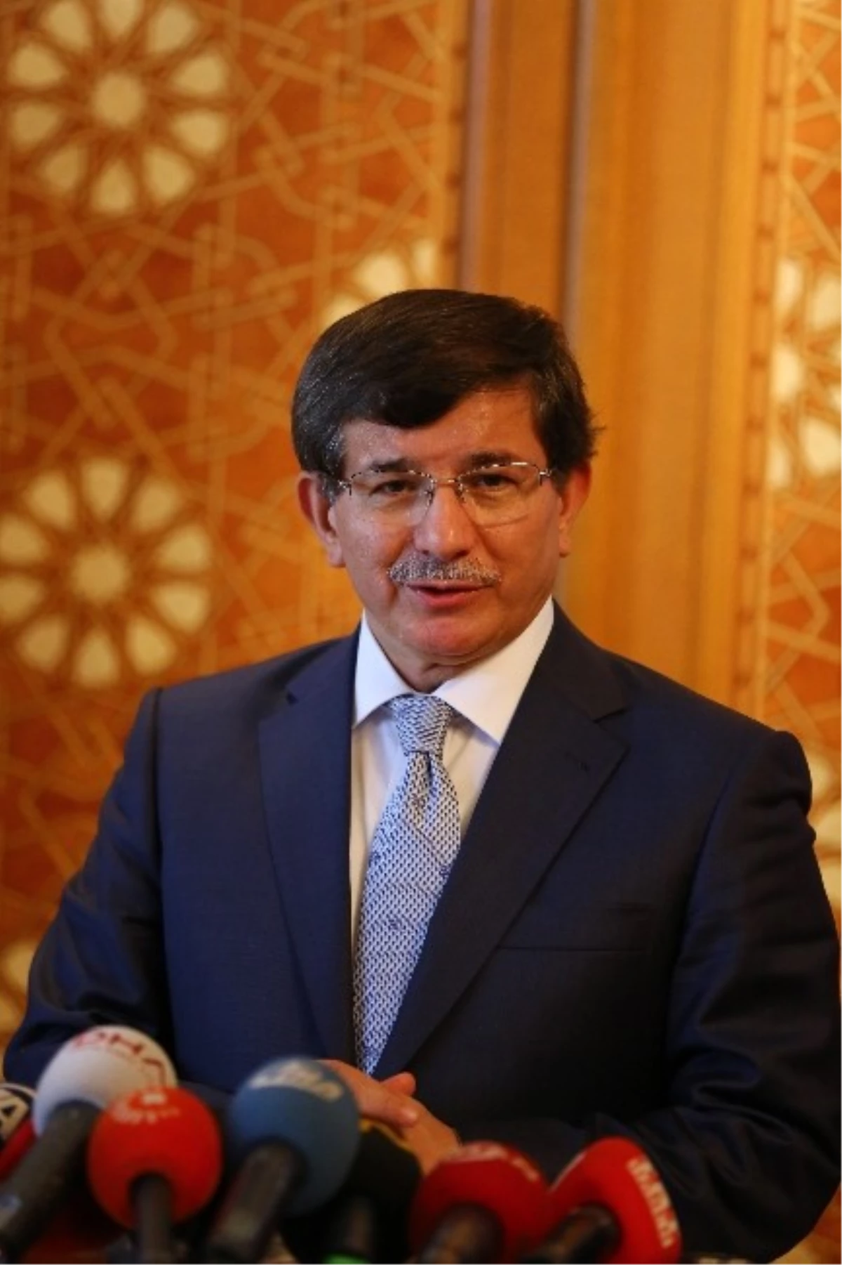 Davutoğlu: "Ukrayna\'da Alıkonulan Agit Temsilcimiz Bu Sabaha Karşı Ailesine Kavuşuyor"