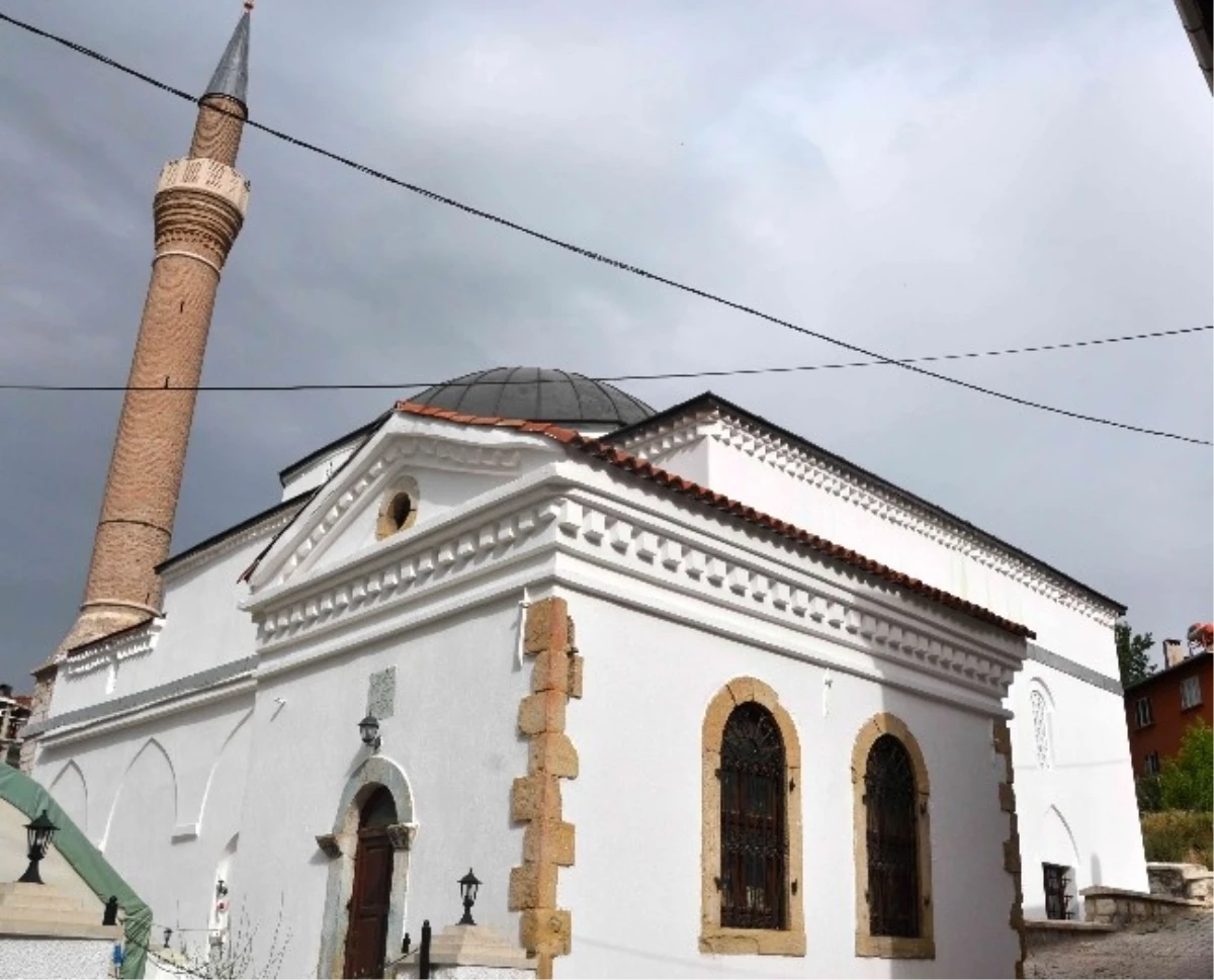 Depremin İki Kez Vurduğu Tarihi Ulu Cami 3 Yıl Aradan Sonra İbadete Tekrar Açıldı
