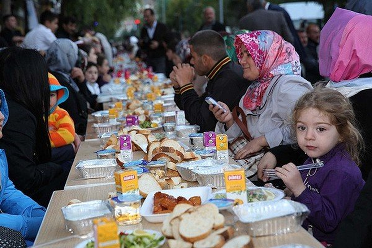 İftar Çadıra Gelemeyenlerin Evine Yemek Götürülecek