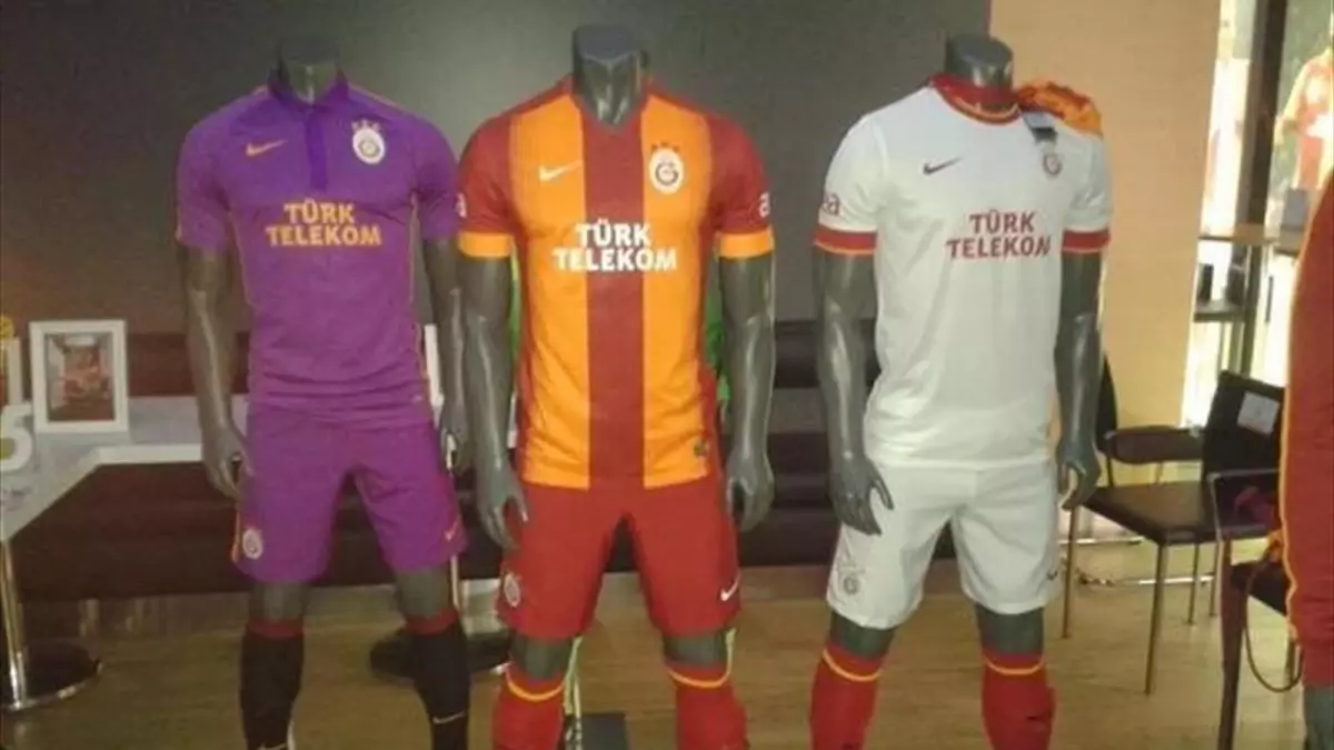 Galatasaray\'ın Gelecek Sezon Giyeceği Formalar Belli Oldu