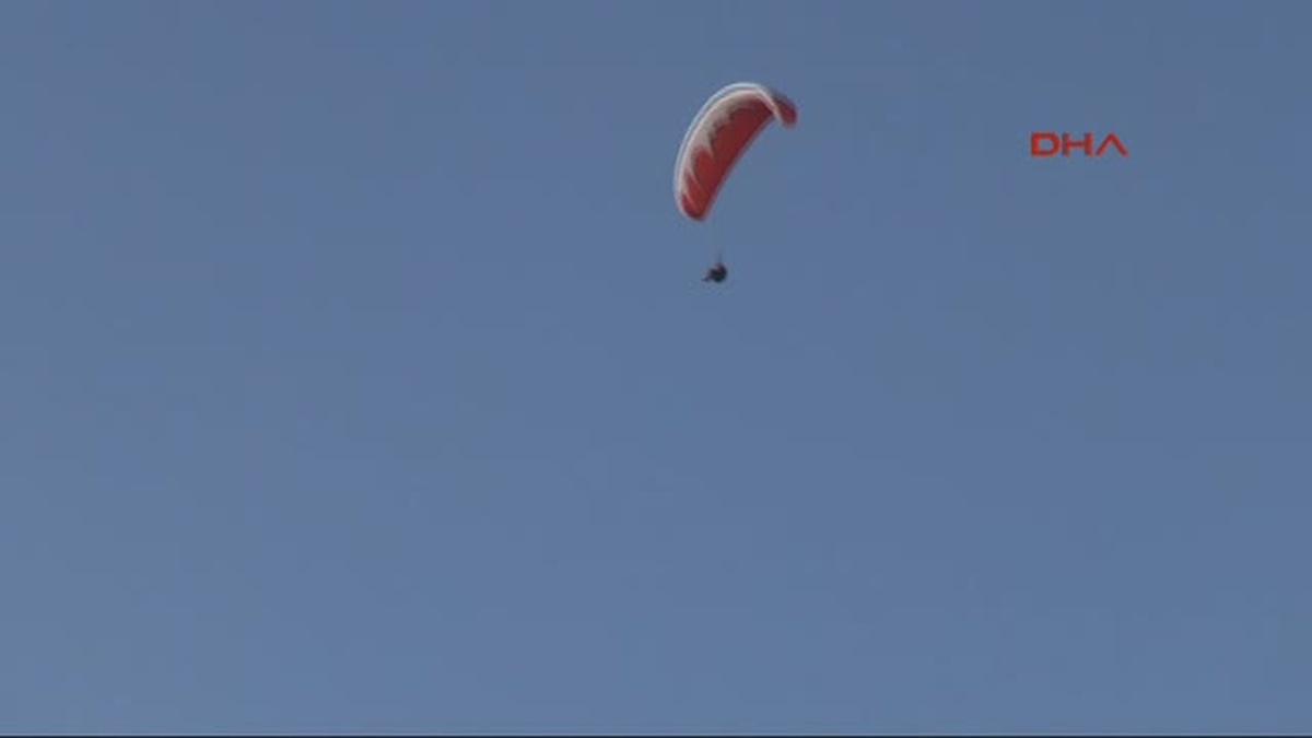 Hakkari\'de Yamaç Paraşütü