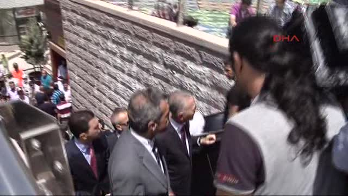 İhsanoğlu Cuma Namazını Hacı Bayram Veli Camii\'nde Kıldı