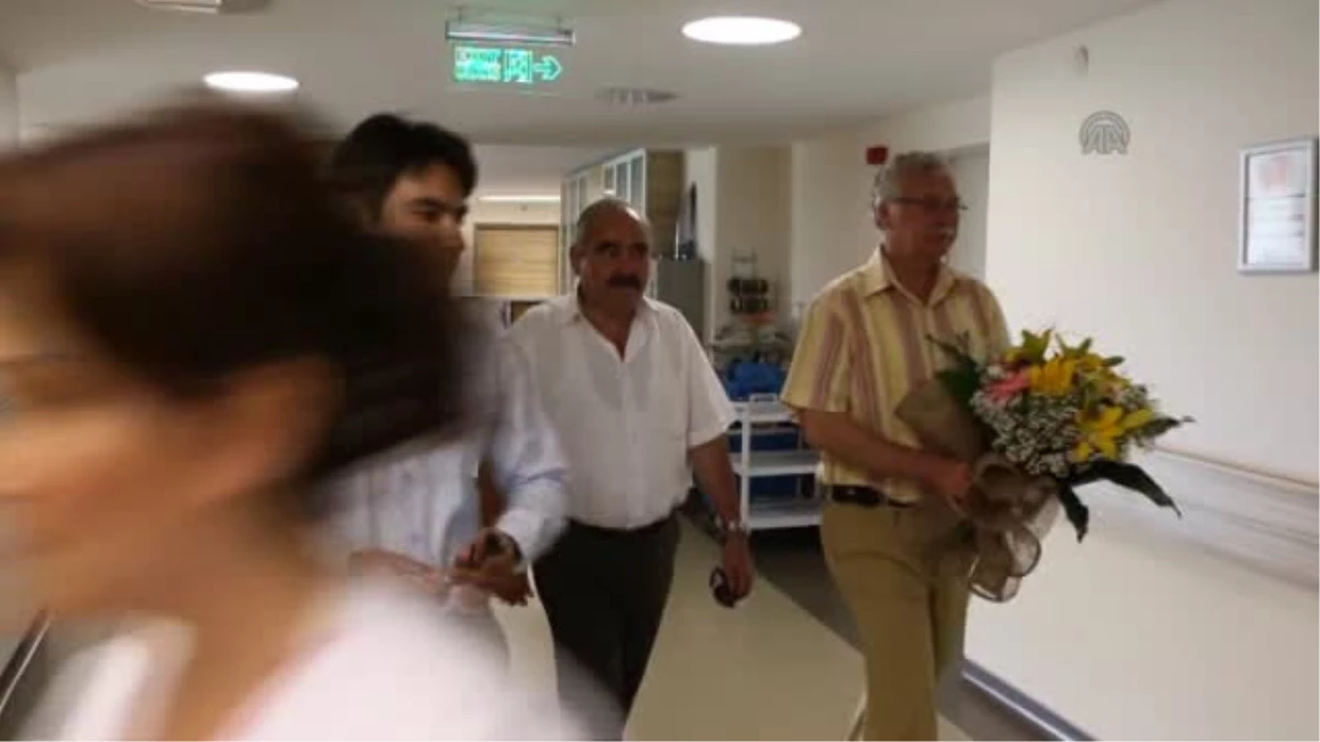 Marmaris\'te Oda Başkanlarından Bıçaklanan Turiste Ziyaret
