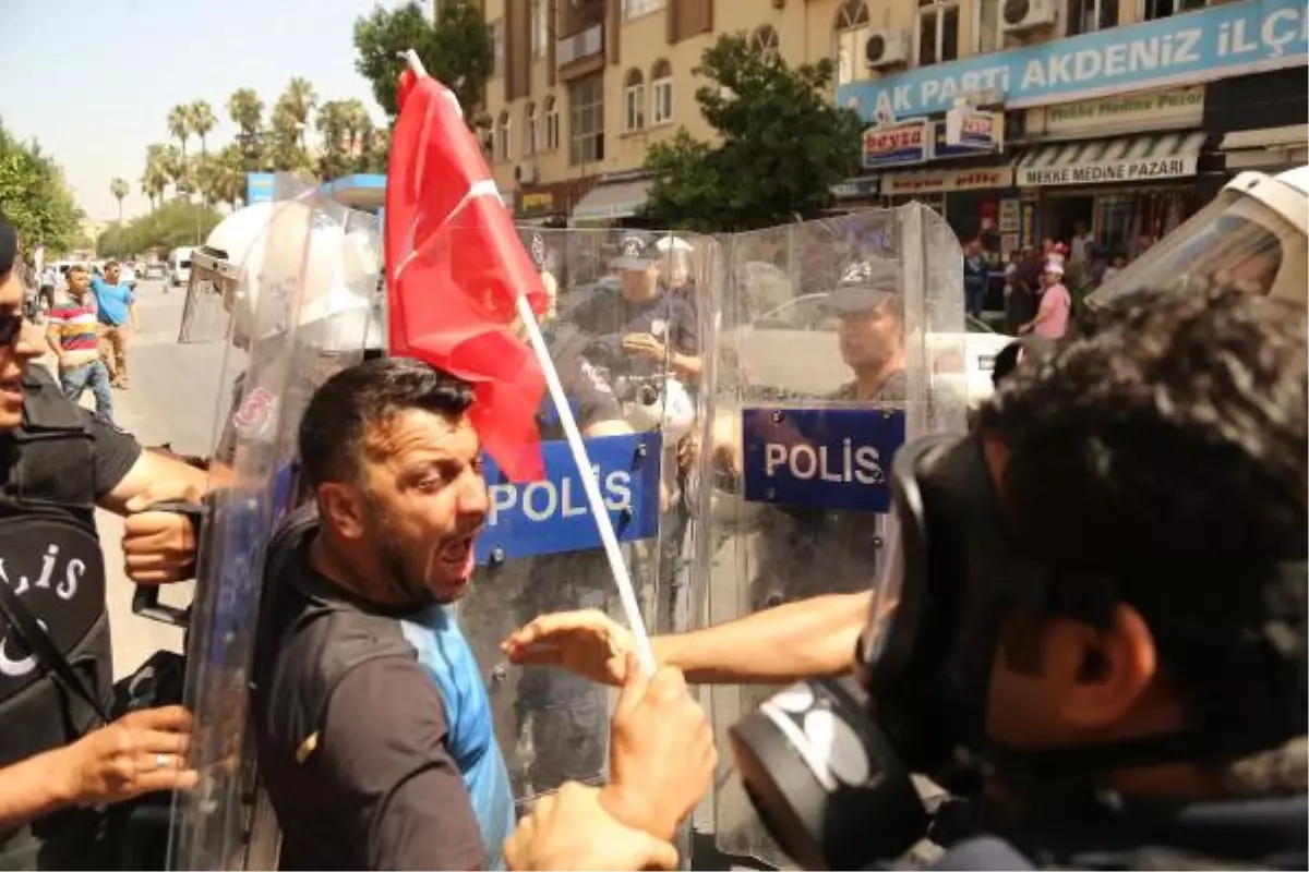 Şişemcam İşçileri, AK Parti Önünde Eylem Yaptı