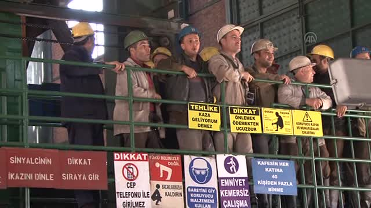 Soma\'daki Maden Faciasını Araştırma Komisyonu üyeleri, maden ocağına girdi