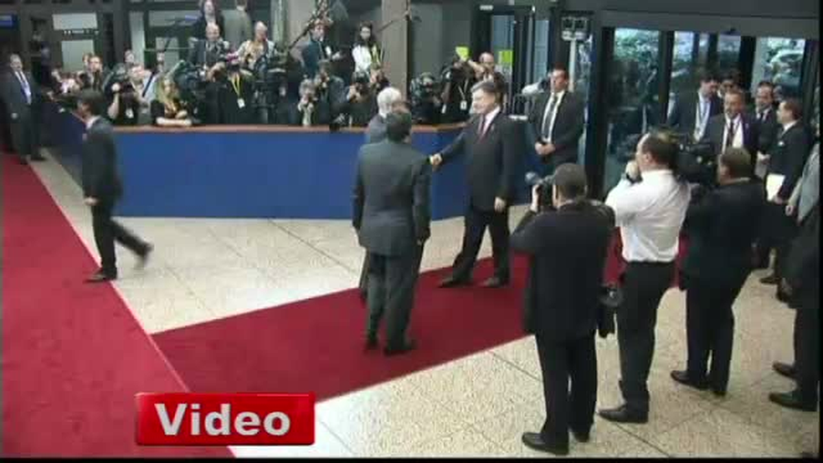 Ukrayna AB ile İmzaları Attı