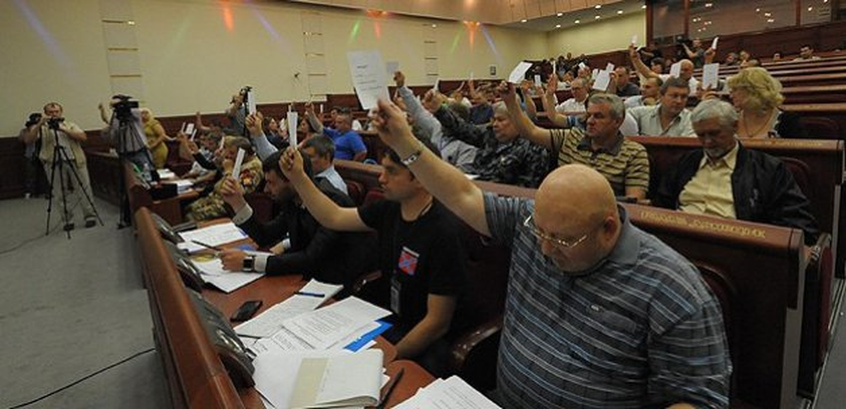 Ukrayna\'nın Ayrılıkçı Bölgeleri Lugansk ve Donetsk Birleşti
