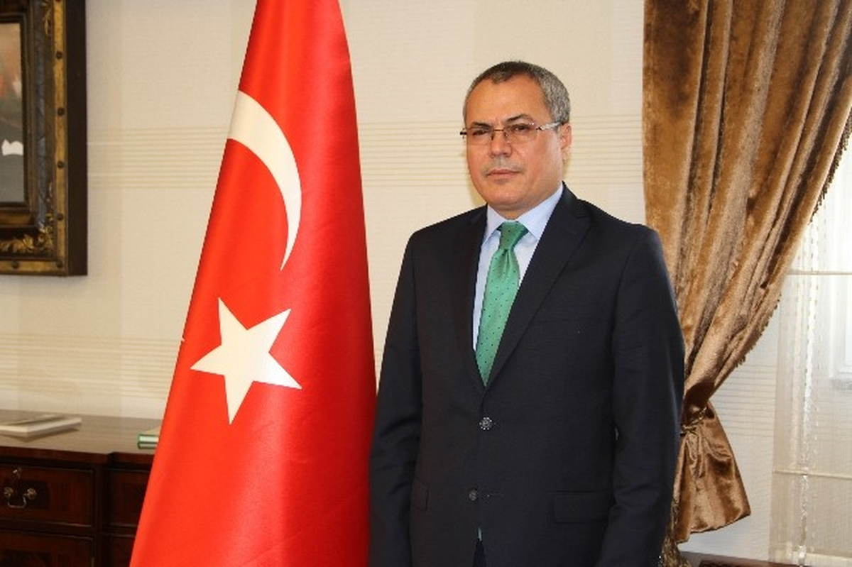 Vali Deniz, Tayini Çıkan İdarecilere Yemek Verdi
