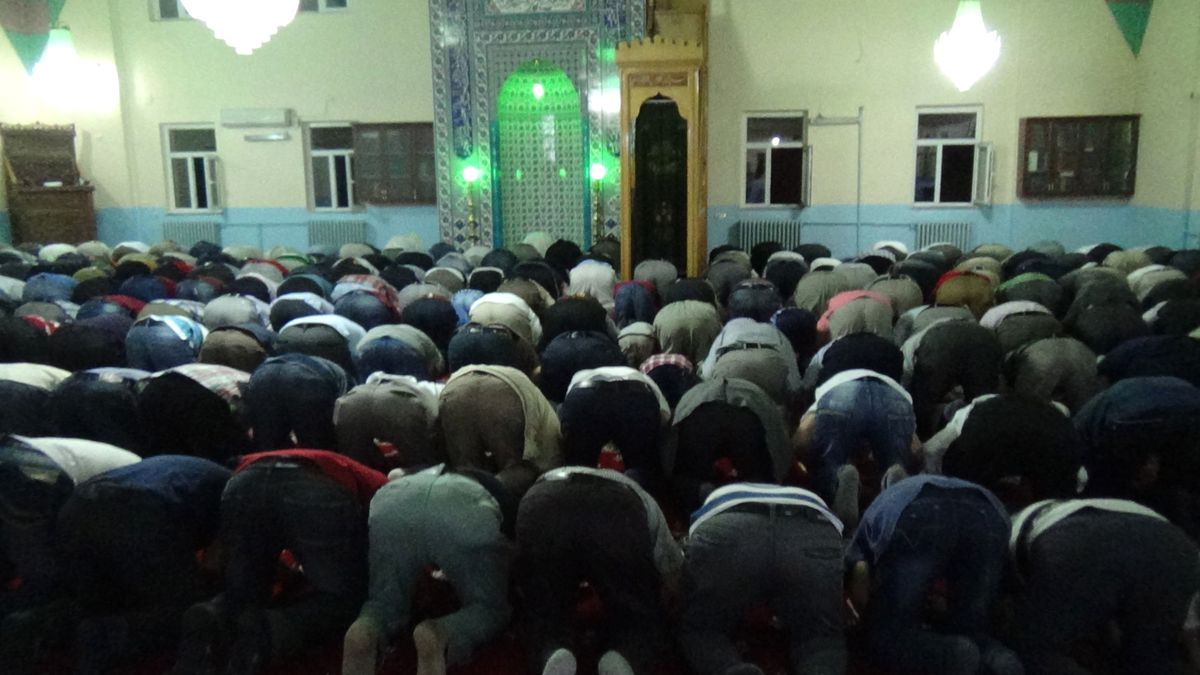 Adanalılar İlk Teravih Namazını Kıldı