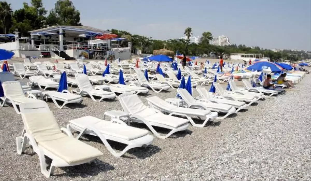 Antalya\'da Ramazan Geldi, Sahiller Turistlere Kaldı