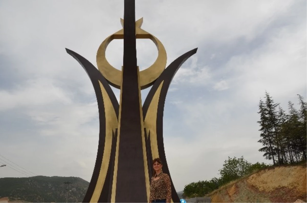 Bilecik\'te "Yükselen Türkiye Cumhuriyeti" Anıtı