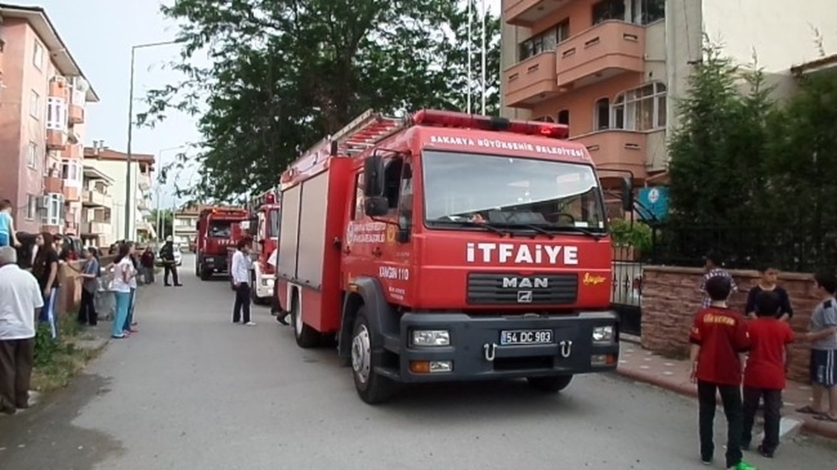 Erkek Yurdunda Çıkan Yangın Korkuttu