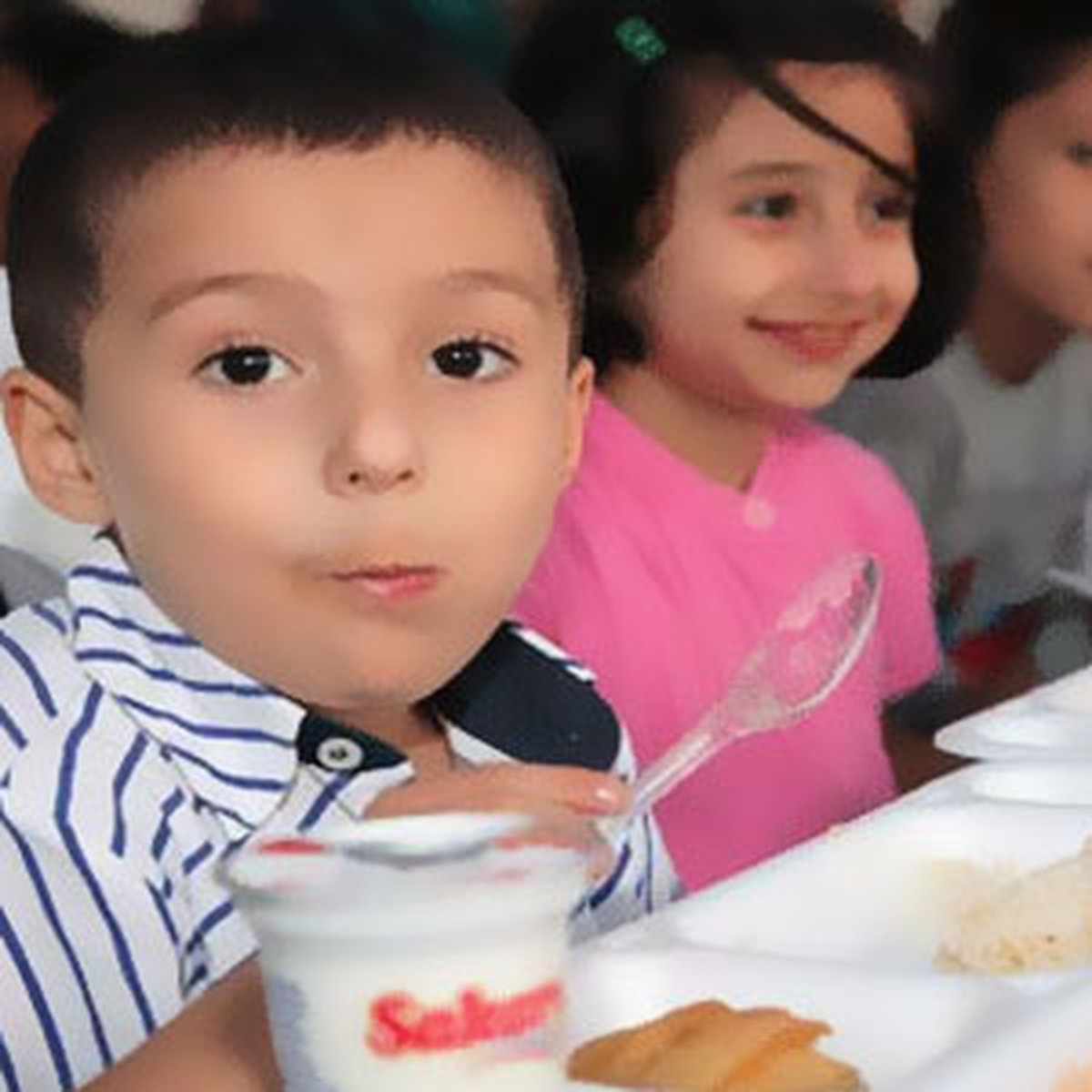 Esenler\'de Yüzlerce Çocuk Aynı Anda İftar Açtı