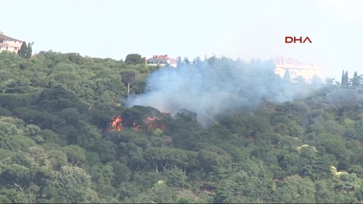 Fethipaşa Korusu\'ndaki Tarihi Köşk Yanıyor