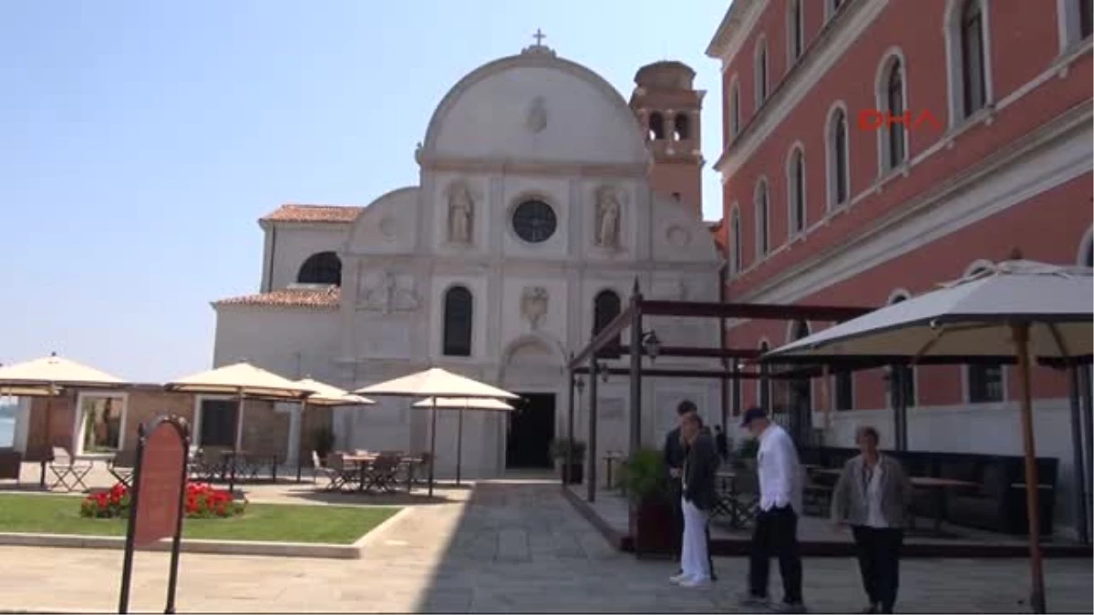 İtalyan Gazetesi \'Türkler Kiliseyi Restore Ediyor, İtalyan Başkansa Müslümanlara İbadet Engeli...