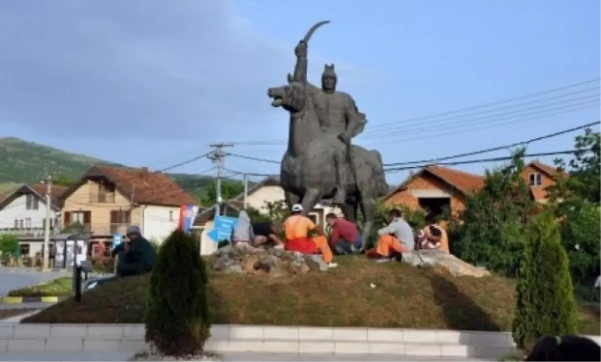 Kosova\'da Yaşayan Sırplar, Sırbistan Cumhurbaşkanını Protesto Etti