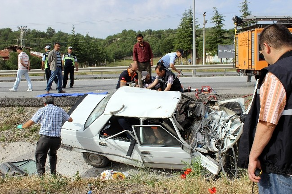 Kütahya\'da Trafik Kazası: 1 Ölü, 3 Yaralı