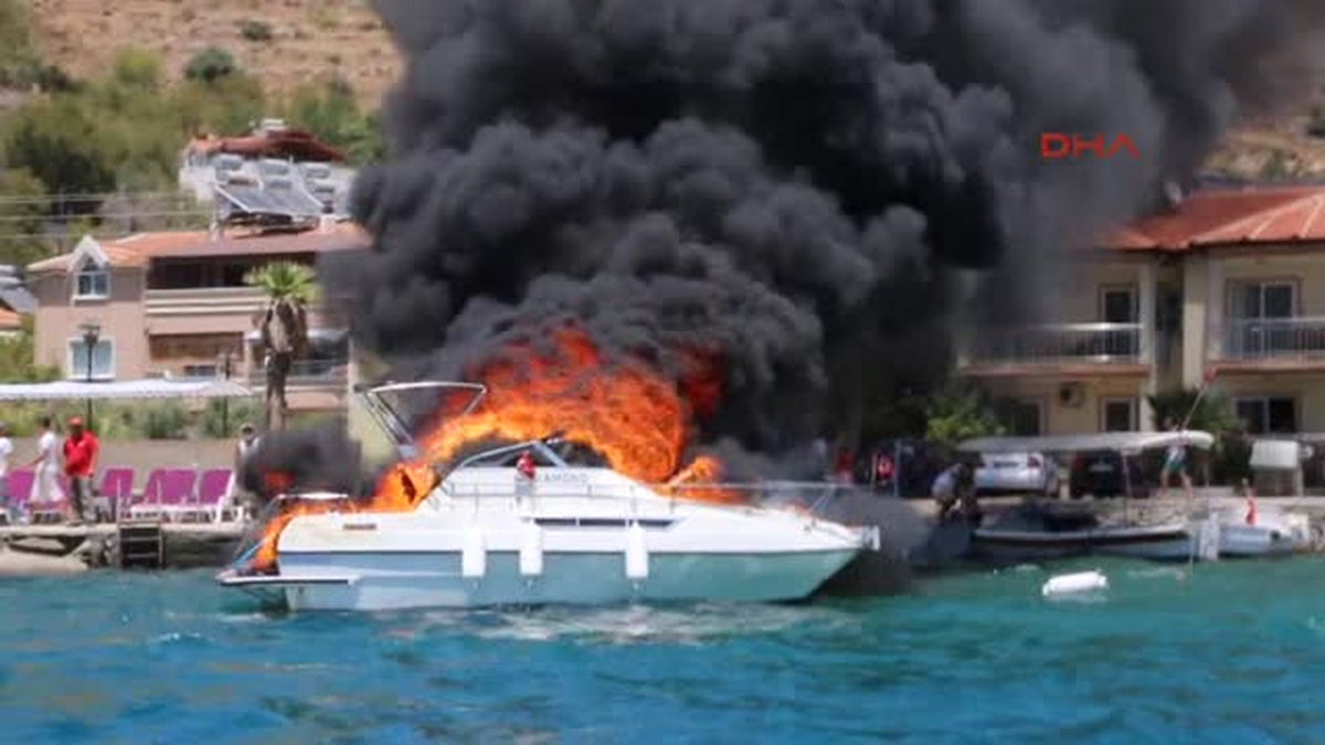 Marmaris\'de Lüks Yatta Yangın Çıktı