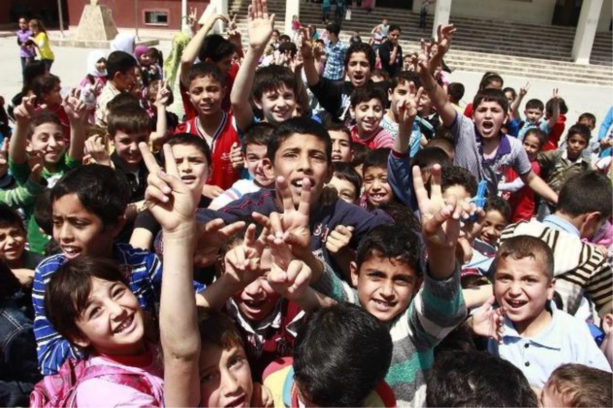 Mardin\'de Eğitim Gören Suriyeli Çocuklar Karnelerini Aldı
