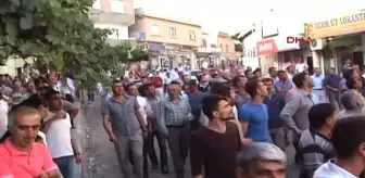 Mardin'in Nusaybin ile Derik İlçeleri'nde Yaşanan Elektrik Kesintilerine Vatandaş Tepki Gösterdi.