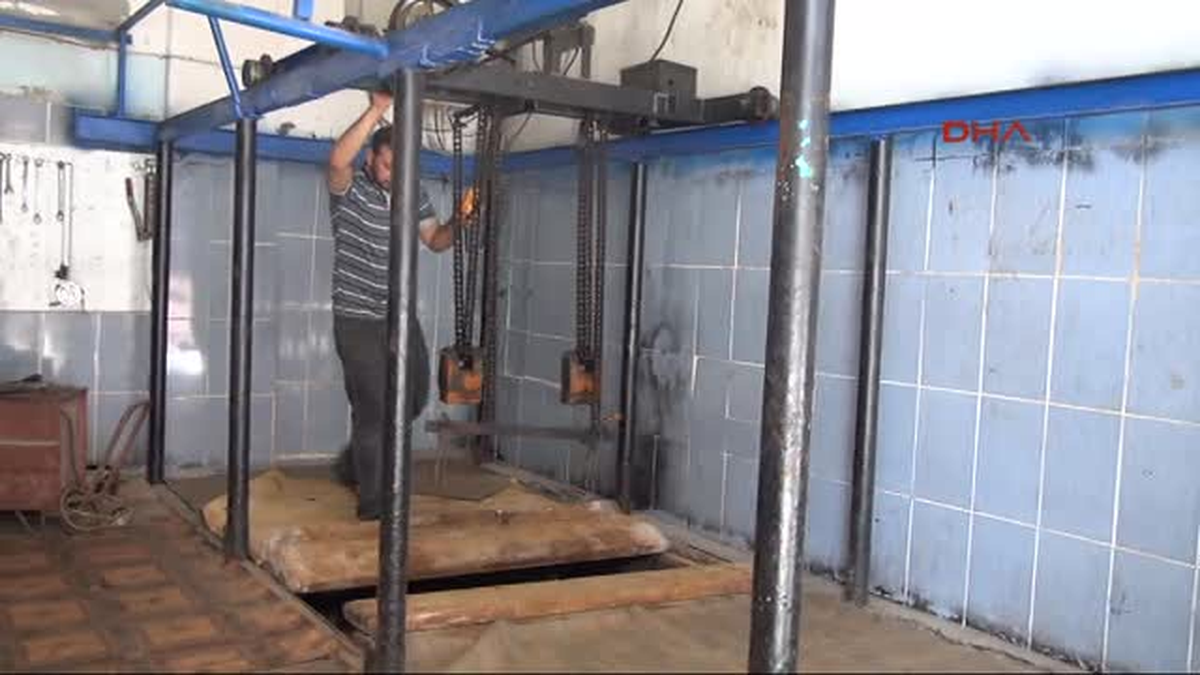Şanlıurfa\'da Kalıp Buz Satışı Arttı