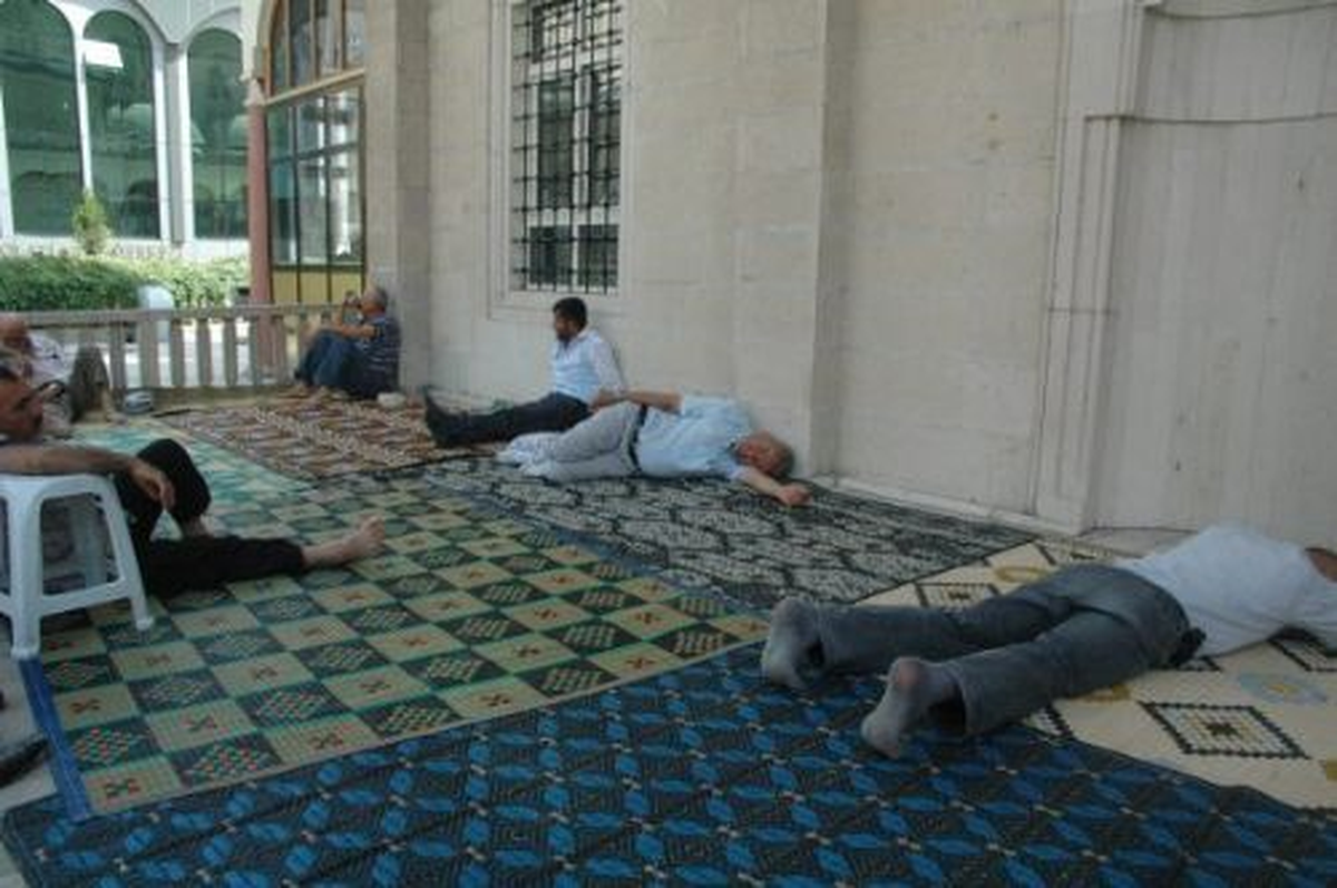 Sıcak Havadan Bunalanlar Soluğu Klimalı Camilerde Aldı