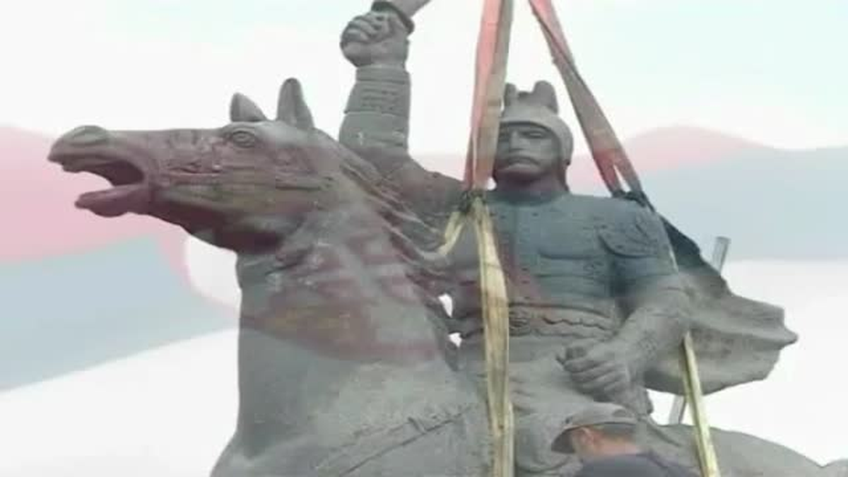 Sırplar, Sultan Murad Hüdavendigar\'ı Sırtından Bıçaklayan Miloş Obiliç\'in Heykelini Dikti