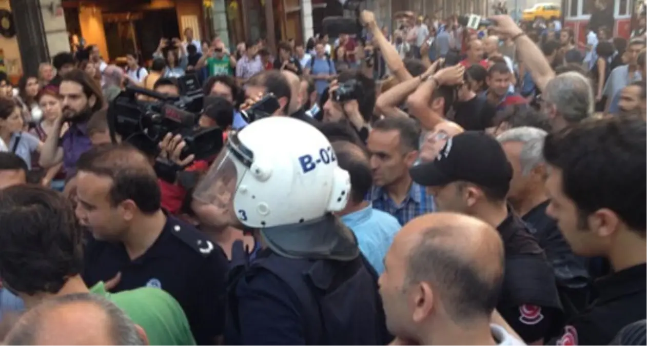 Taksim'de 'Yeryüzü İftarı'na Polis Müdahalesi
