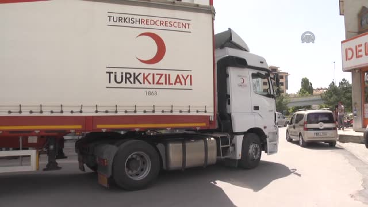 Telafer\'e iki tır dolusu ayni yardım yola çıktı -