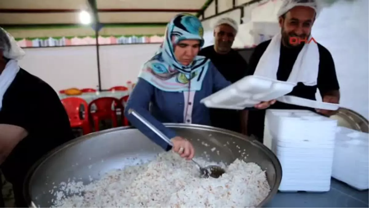 Başkan, İftarda Yemek Dağıttı