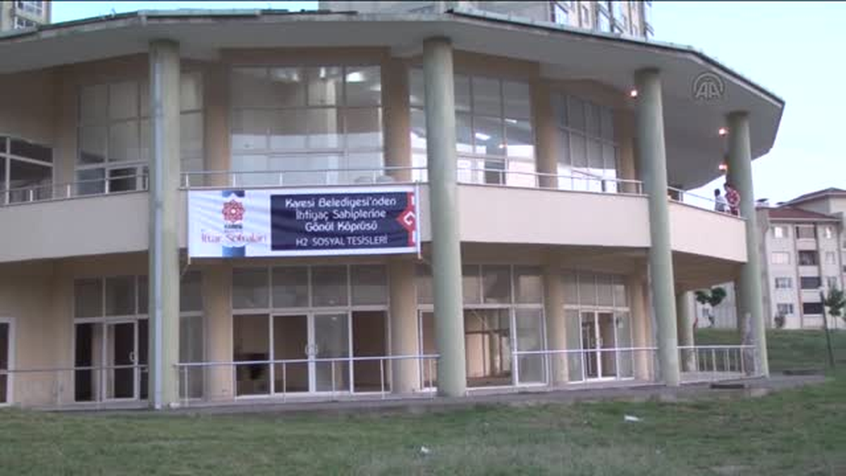 Çadır yerine düğün salonlarında iftar -