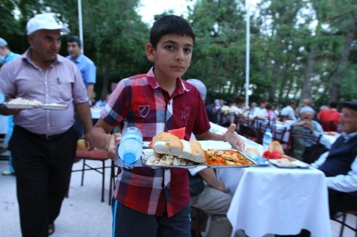 İftar Çadırları Vatandaşın Yüzünü Güldürüyor
