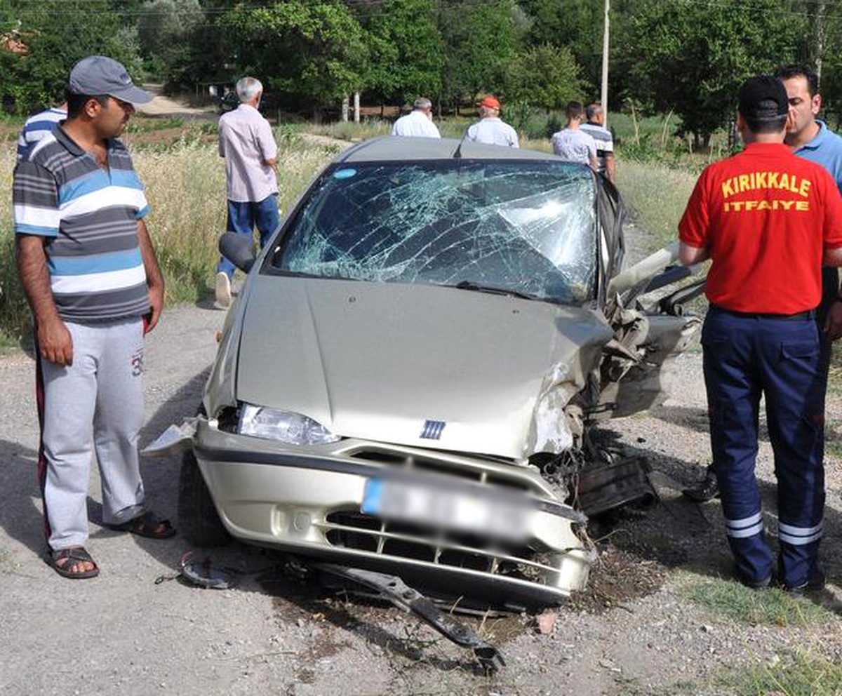 Kırıkkale\'de İki Otomobil Çarpıştı: 5 Yaralı