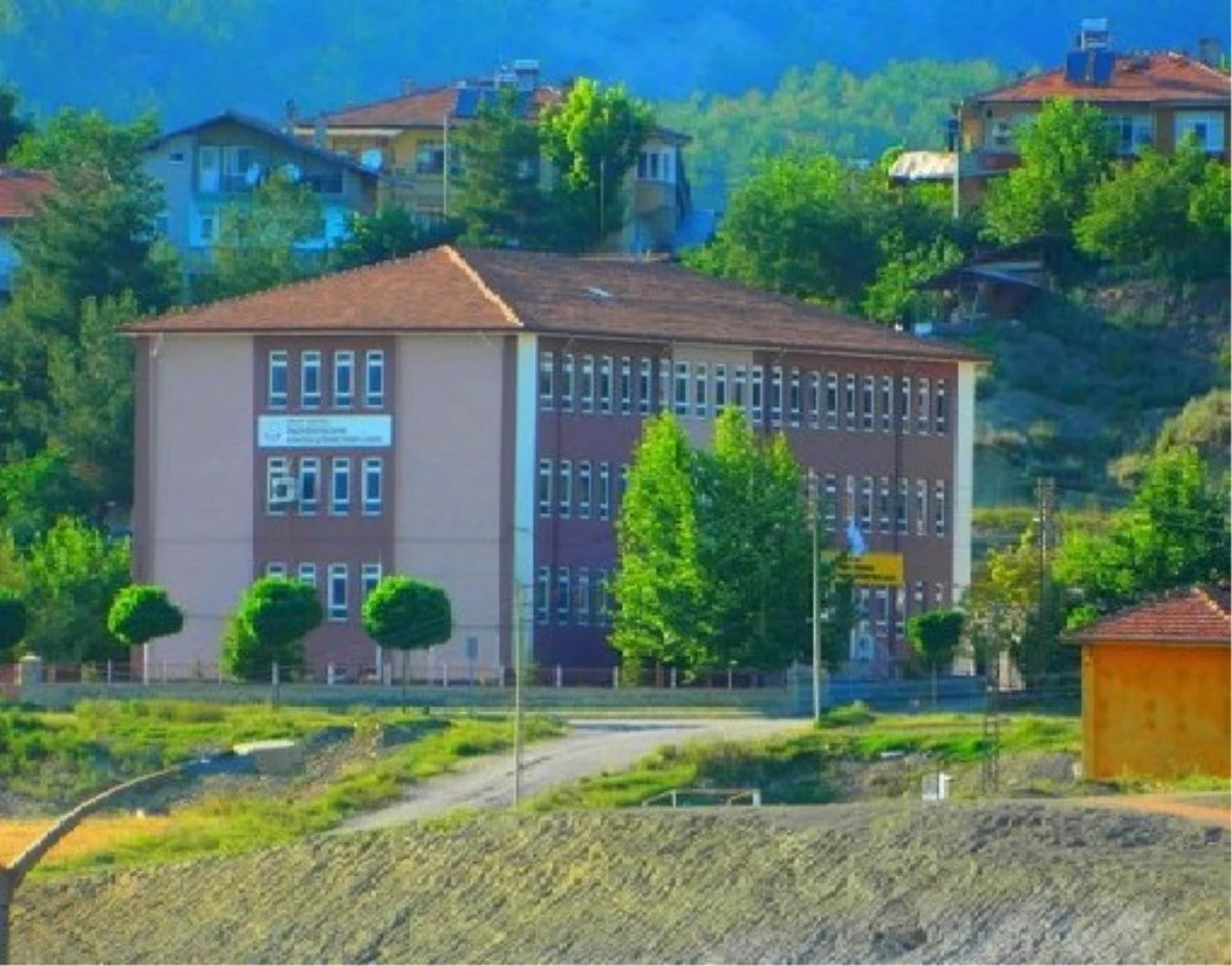 Osmancık\'ta Öğretmen Lisesi Fen Lisesi Oluyor