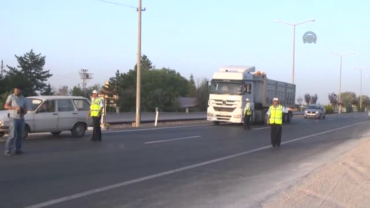 Polis sürücüleri iftar için durdurdu -