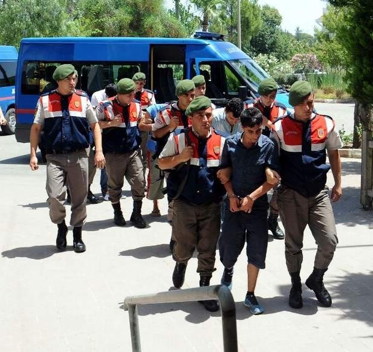 Sahte Para Verdiği Anlaşılınca Kaçmaya Çalıştı