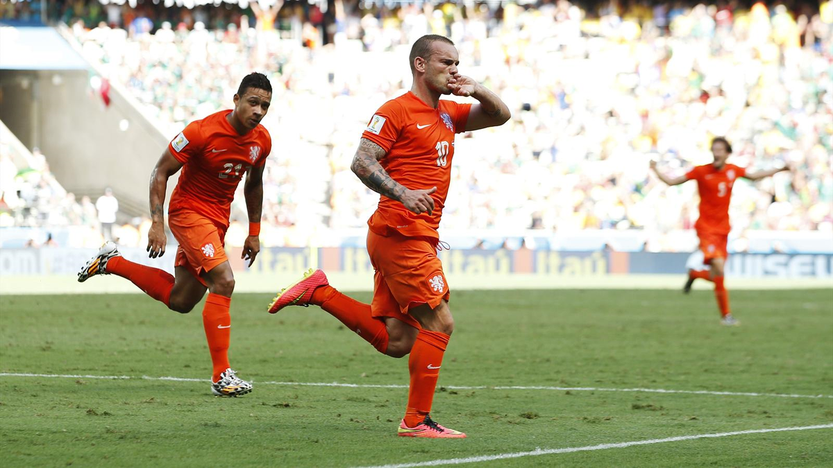 Sneijder Attığı Beraberlik Golünün Mutluluğunu Yaşıyor