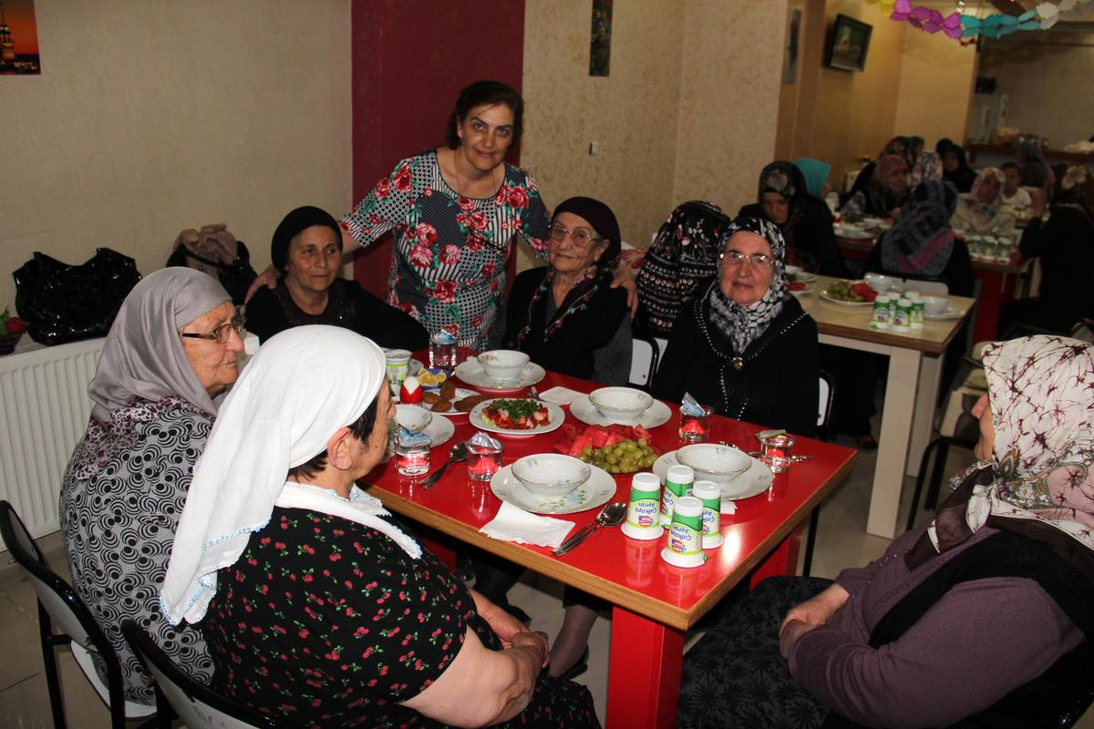 Suşehri Yardımsever Kadınlar Derneği\'nden İftar