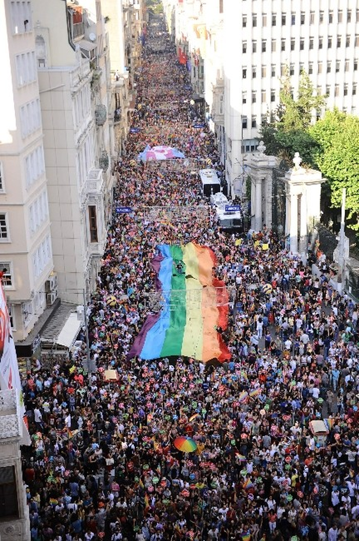 Taksim\'de 12. Lgbti Onur Yürüyüşü