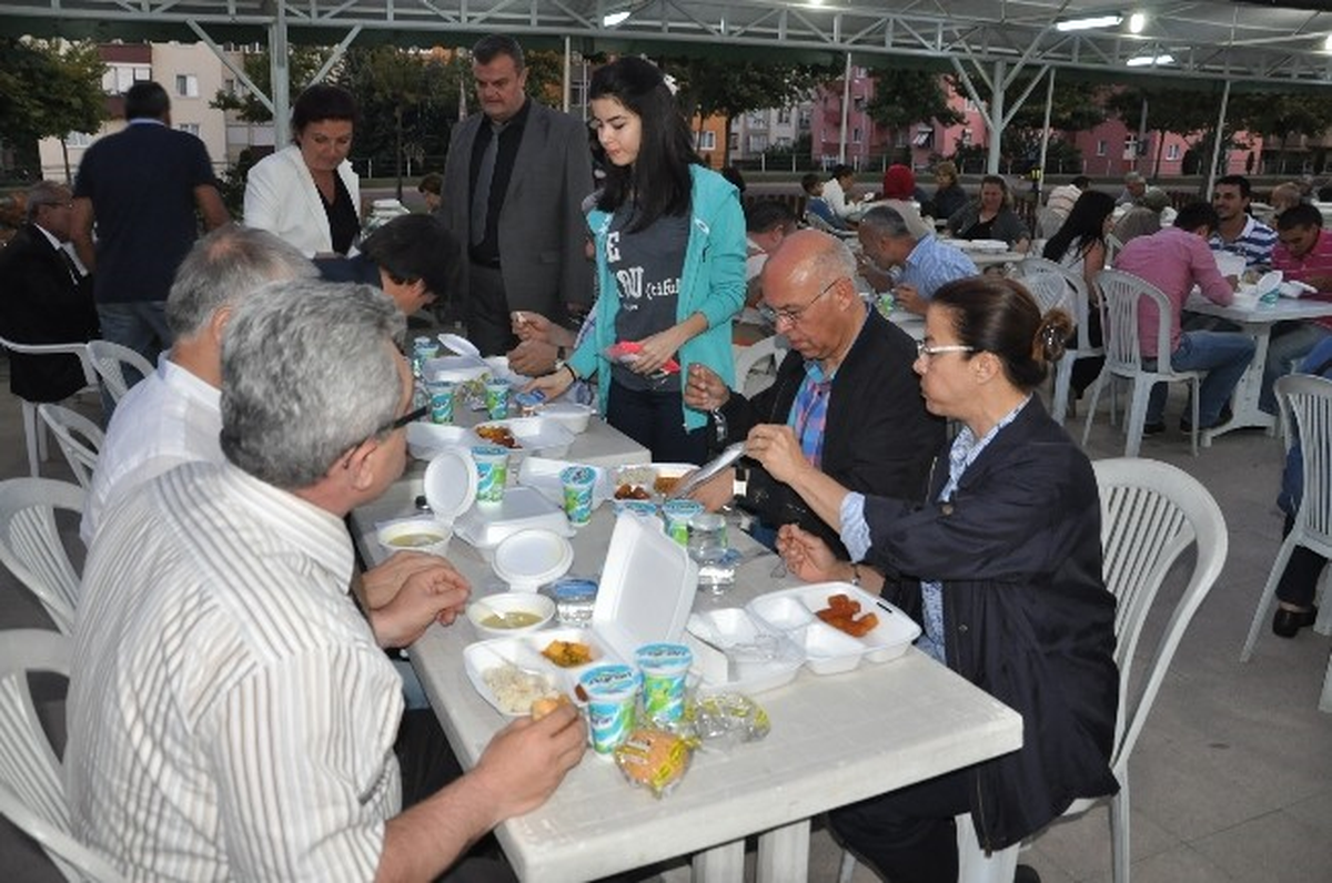 Tekirdağ Süleymanpaşa Belediyesi\'nden İlk İftar