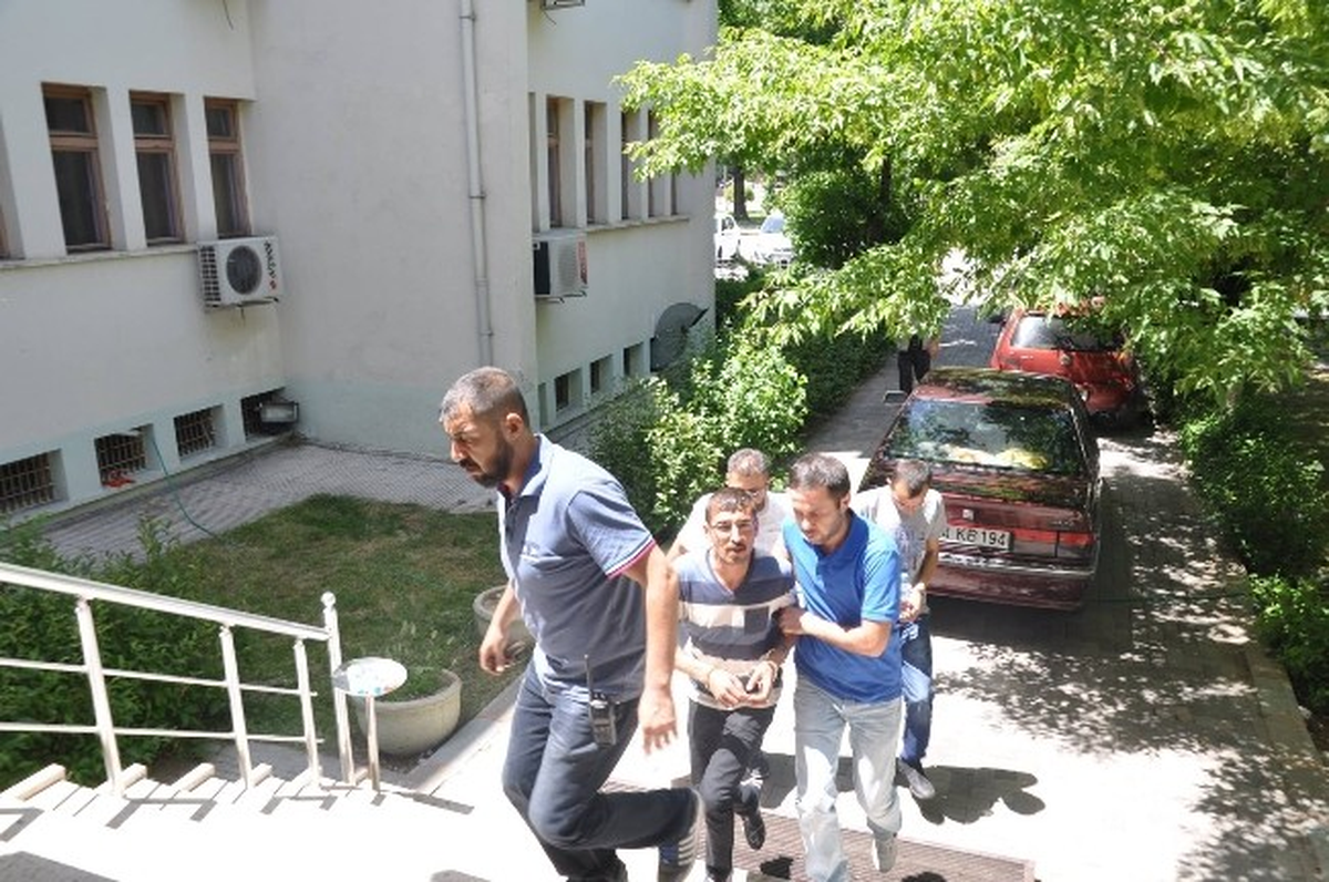 Uşak\'ta Silahlı Çatışmaya Karışanlar Adliyeye Sevk Edildi