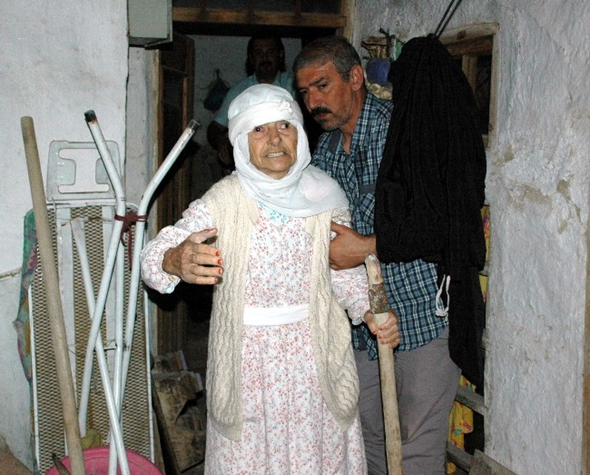 86'lık Nine Hırsızları Evire Çevire Dövdü