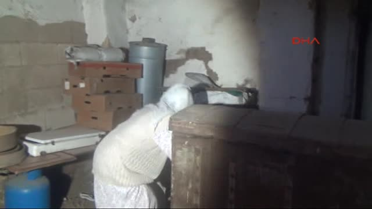 86 Yaşındaki Kadın Evine Giren Hırsızları Döverek Engelledi