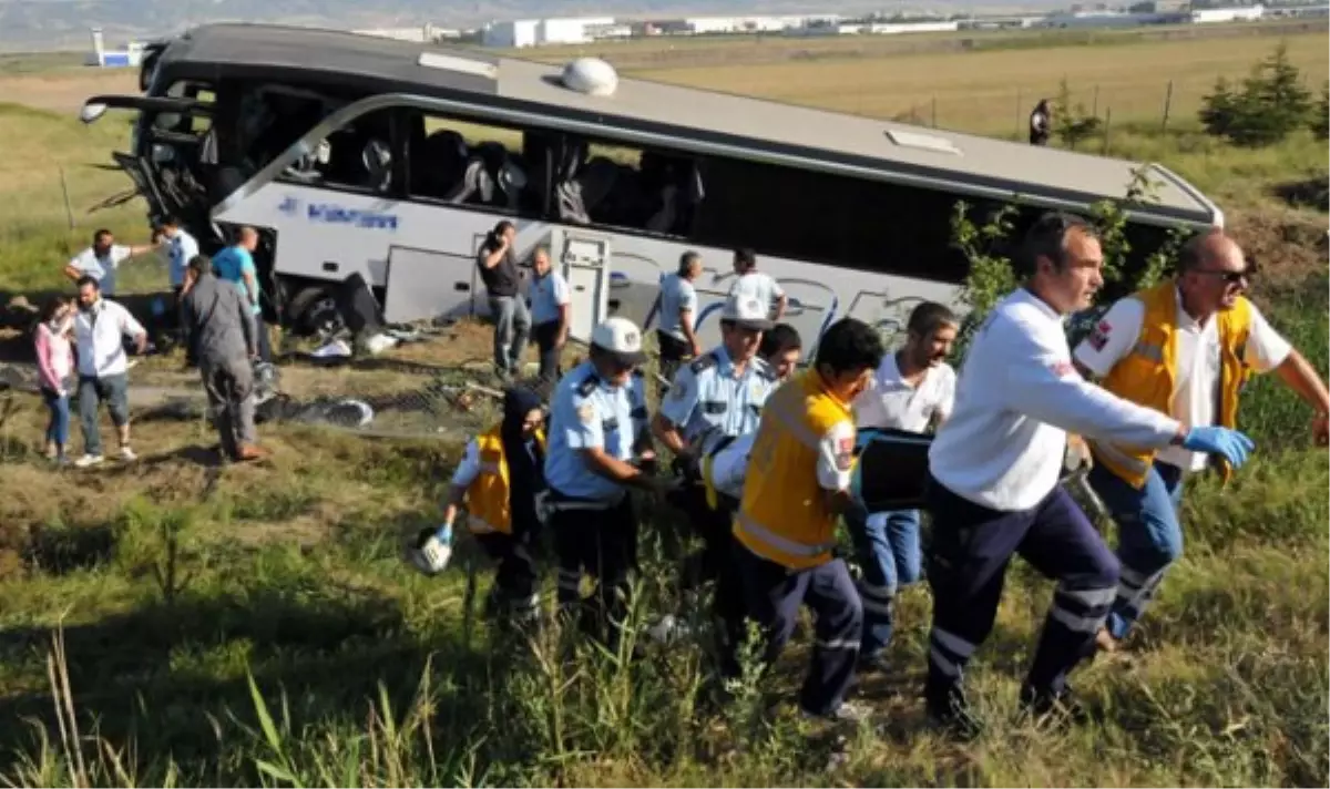 Ankara\'da Trafik Kazası: 1 Ölü, 27 Yaralı