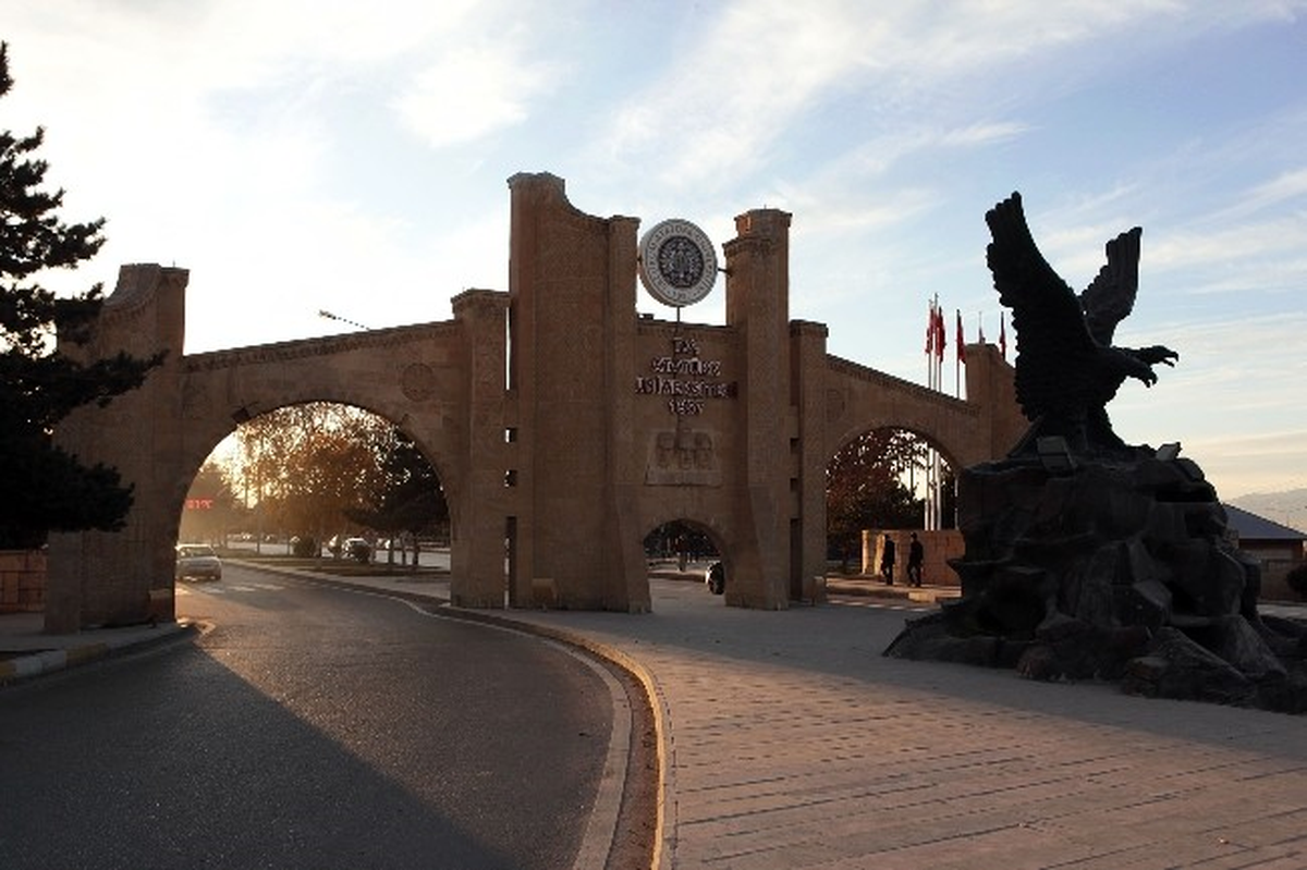Atatürk Üniversitesi İlk Üçte