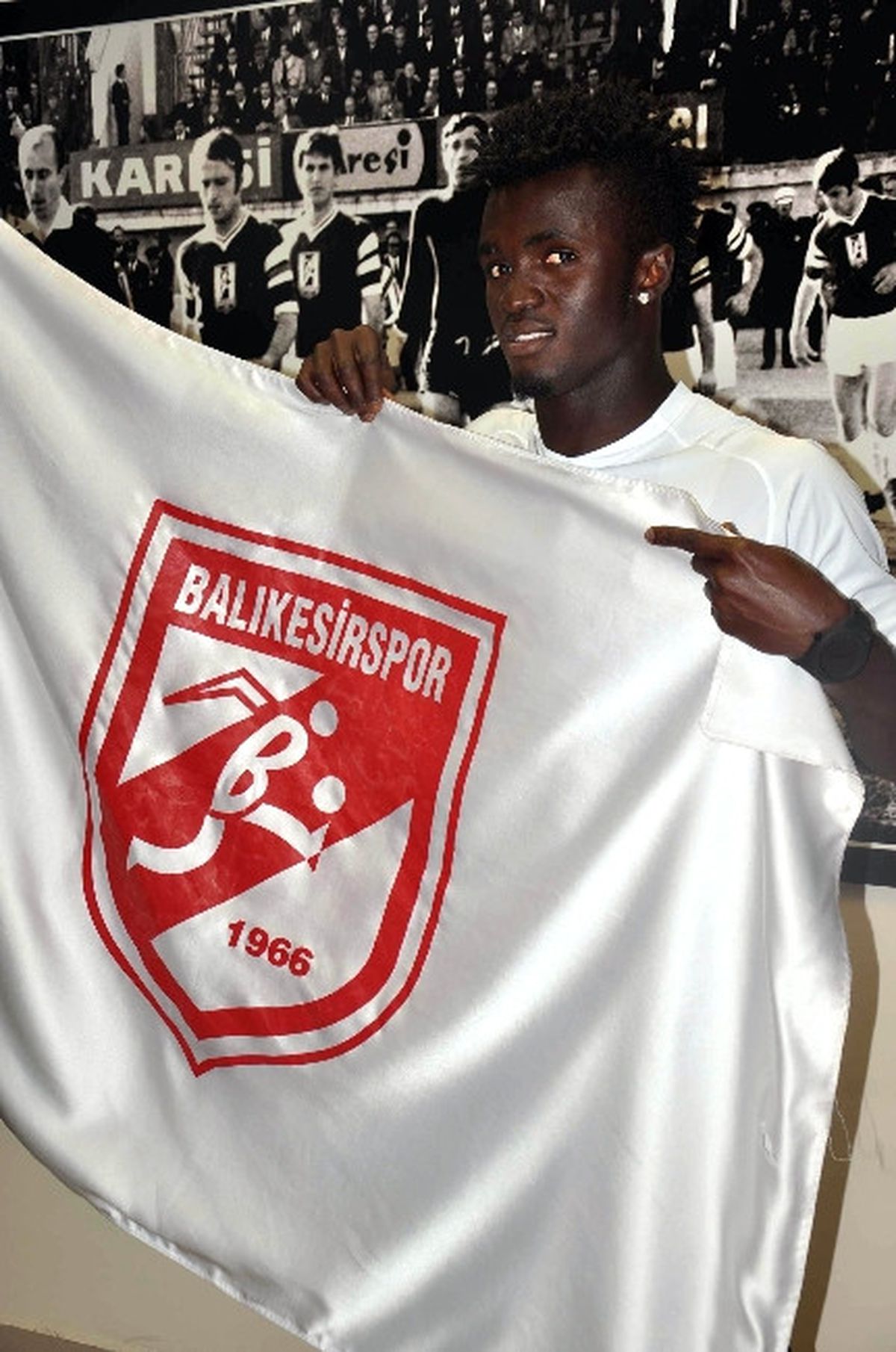 Balıkesirspor\'da Lalawele ve Karikari Sevinci