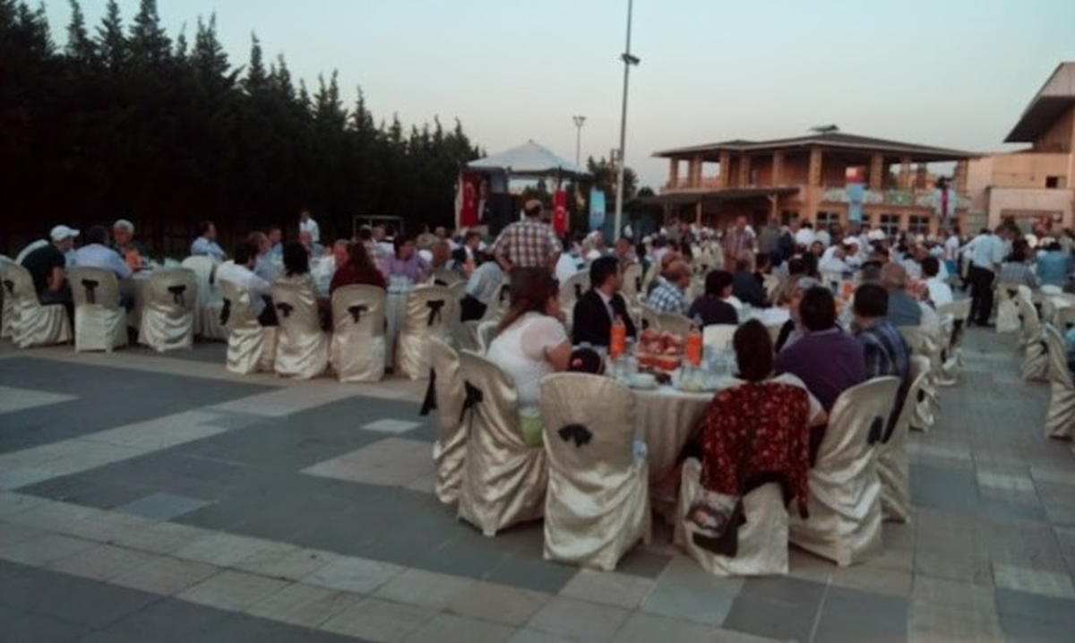 Bal-Göç Camiası İftar Yemeğinde Biraraya Geldi