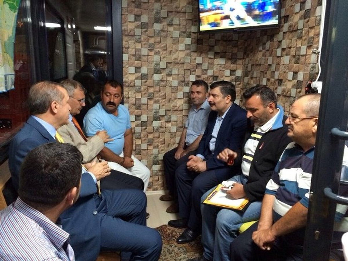 Başbakan Erdoğan\'dan Taksicilere Sürpriz Gece Ziyareti